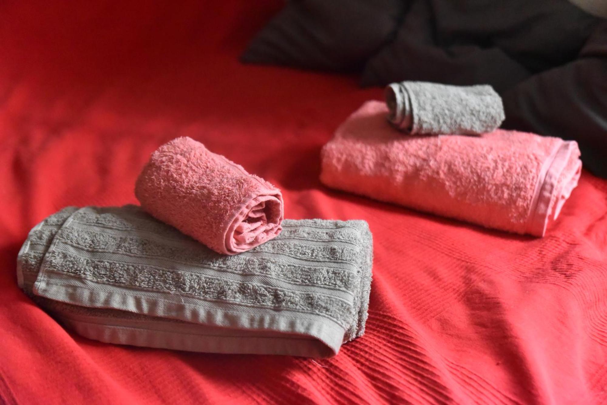Grosses Modernes Zimmer "Silber" Fuer 2 Personen Und Katzenliebhaber Valência Exterior foto